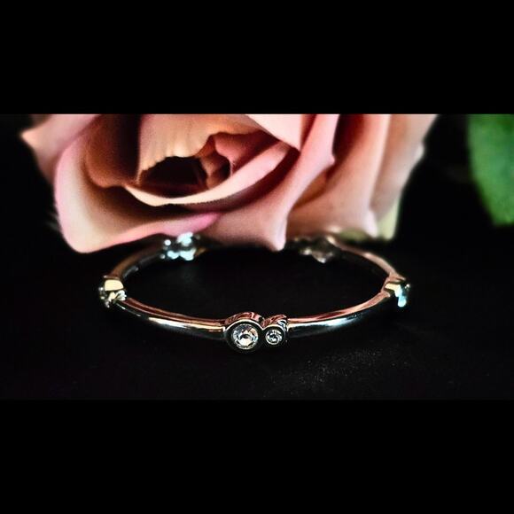 Lia Sophia "Cloud Nine Flirty" Silver Tone Cut Crystal Stretch Bracelet - Picture 6 of 9